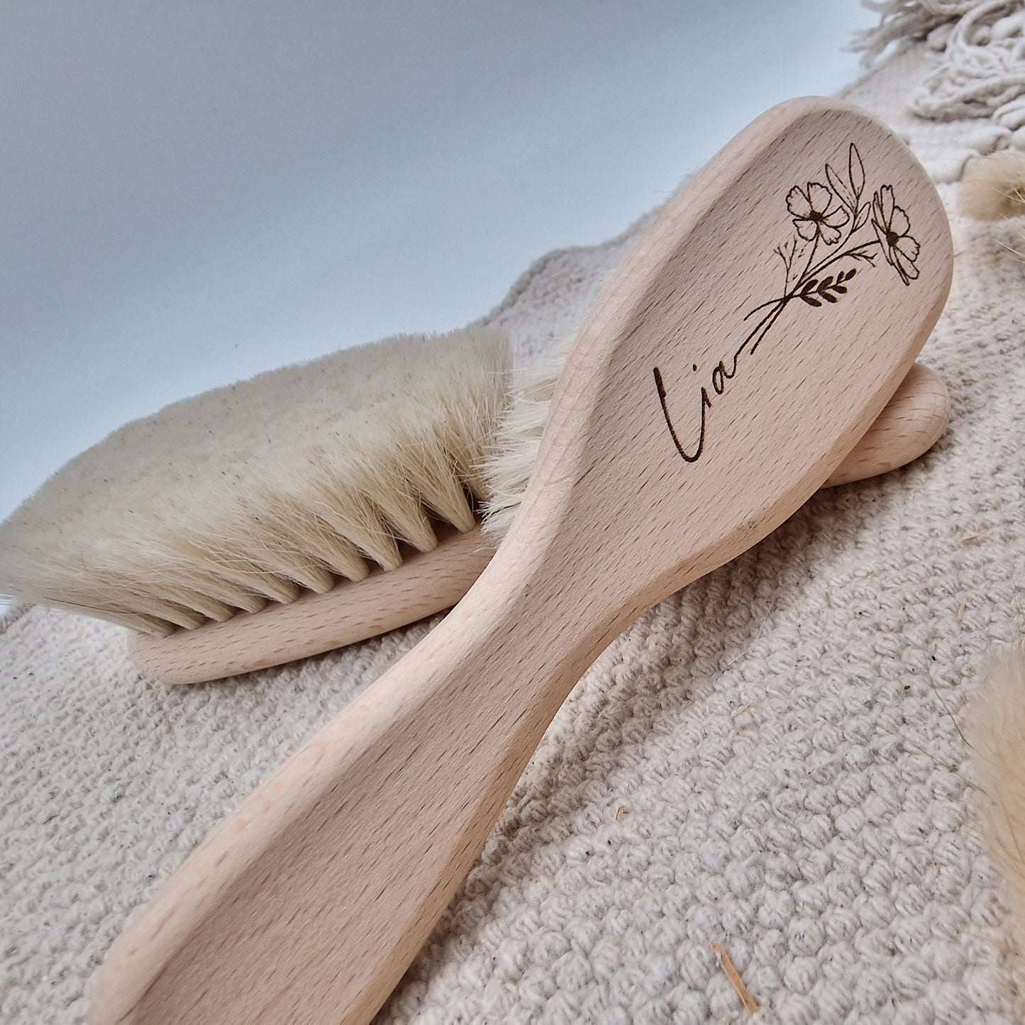 Personalisierte Baby-Haarbürste aus Holz