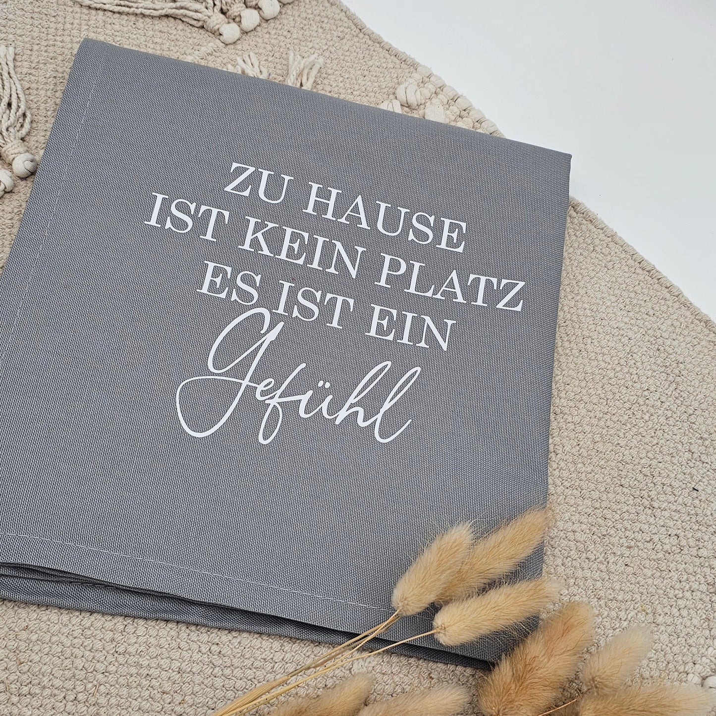 Premium Küchentuch „Ein Gefühl“ – Geschirrtuch aus Baumwolle in Grau mit Spruch – Boho Deko & Geschenkidee