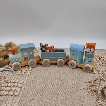 Personalisierter Holzzug aus Holz mit bunten Tieren und eingraviertem Namen und Daten des Kindes, ideales Geschenk zur Geburt oder zum 1. Geburtstag.