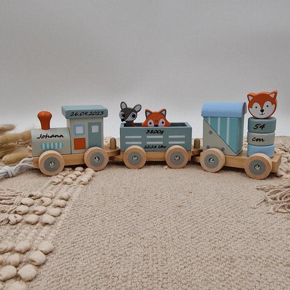 Personalisierter Holzzug aus Holz mit bunten Tieren und eingraviertem Namen und Daten des Kindes, ideales Geschenk zur Geburt oder zum 1. Geburtstag oder zur Taufe