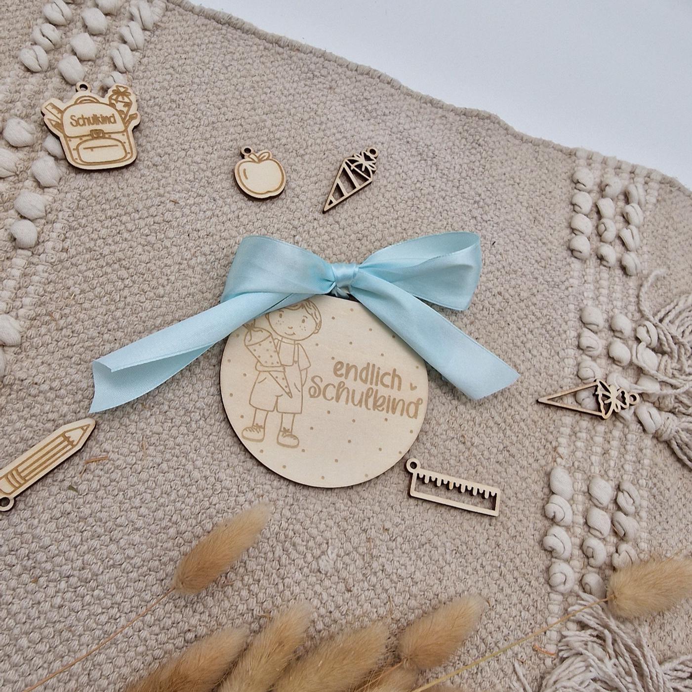 Schultütenanhänger personalisiert mit Name | Anhänger Einschulung Holz | Schulkind 2026 Geschenk | Deko Schultüte Junge Mädchen