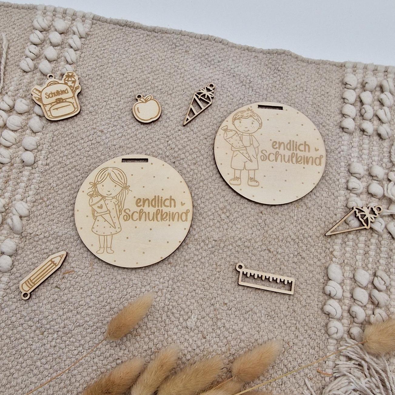 Schultütenanhänger personalisiert mit Name | Anhänger Einschulung Holz | Schulkind 2026 Geschenk | Deko Schultüte Junge Mädchen