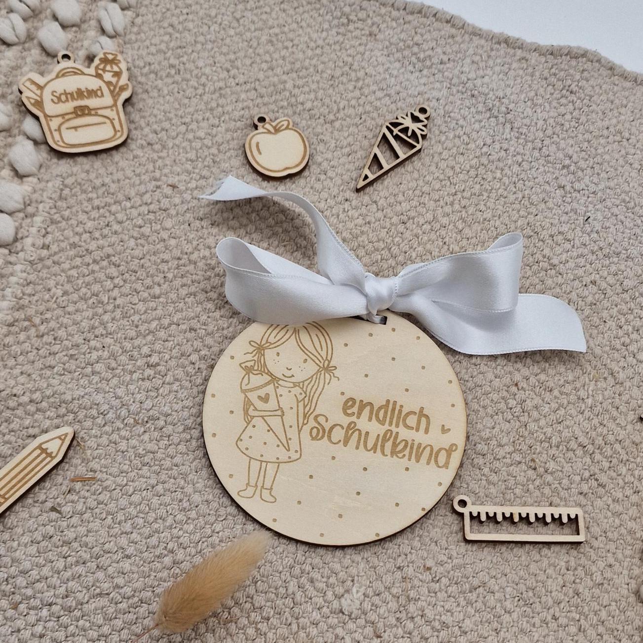 Schultütenanhänger personalisiert mit Name | Anhänger Einschulung Holz | Schulkind 2026 Geschenk | Deko Schultüte Junge Mädchen