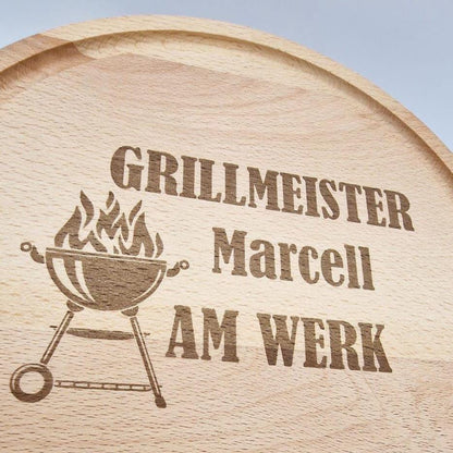 Personalisiertes Grillbrett mit Gravur – Rundes Schneidebrett aus Holz für Grillmeister – Steakbrett mit Name – Geschenk für Männer Vatertag