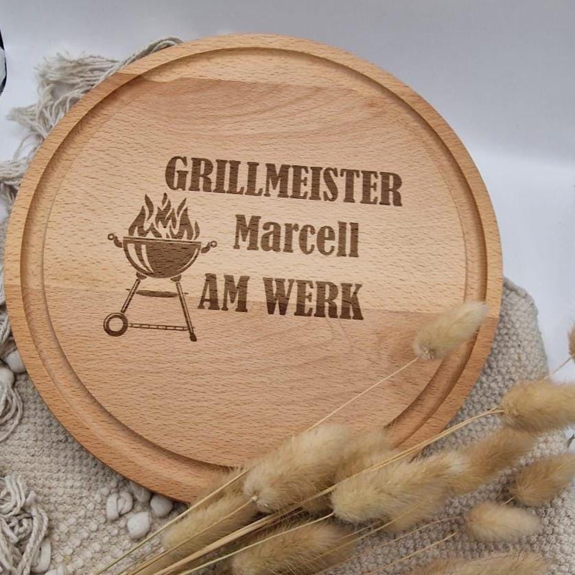 Personalisiertes Grillbrett mit Gravur – Rundes Schneidebrett aus Holz für Grillmeister – Steakbrett mit Name – Geschenk für Männer Vatertag