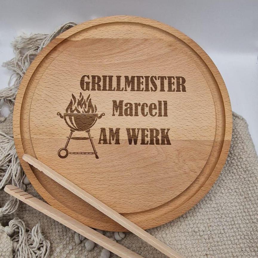 Personalisiertes Grillbrett mit Gravur – Rundes Schneidebrett aus Holz für Grillmeister – Steakbrett mit Name – Geschenk für Männer Vatertag