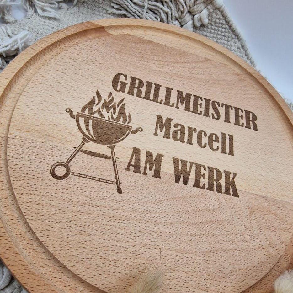 Personalisiertes Grillbrett mit Gravur – Rundes Schneidebrett aus Holz für Grillmeister – Steakbrett mit Name – Geschenk für Männer Vatertag