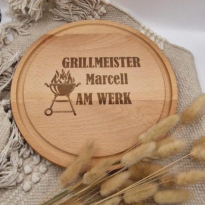 Personalisiertes Grillbrett mit Gravur – Rundes Schneidebrett aus Holz für Grillmeister – Steakbrett mit Name – Geschenk für Männer Vatertag