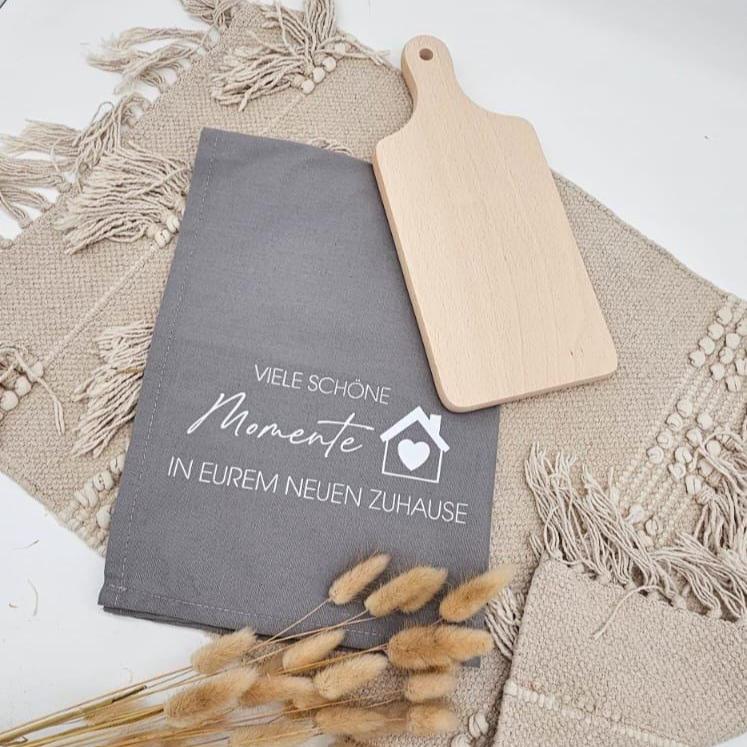 Geschenk zum Einzug Frühstücksbrett neues Zuhause | Personalisiertes Brotzeitbrett Familienname | Holzbrettchen Einweihung