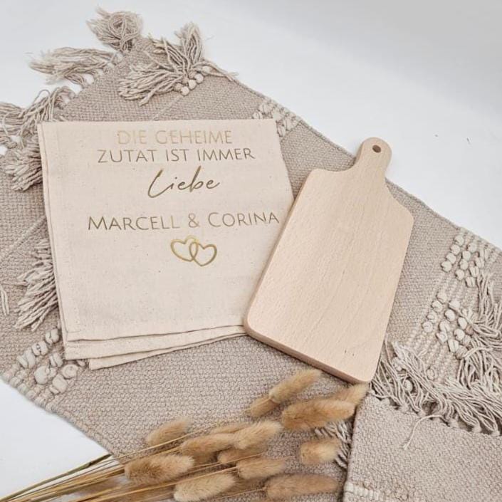 Geschenk zum Einzug Frühstücksbrett neues Zuhause | Personalisiertes Brotzeitbrett Familienname | Holzbrettchen Einweihung