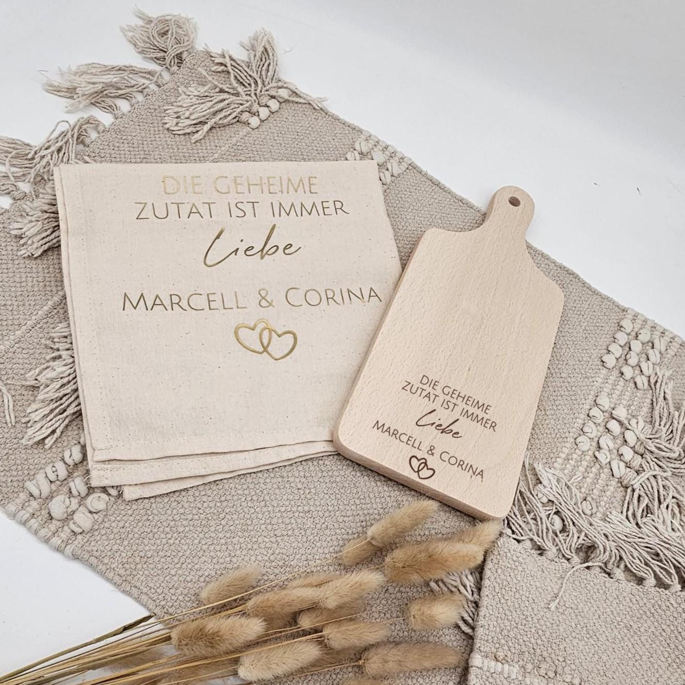 Personalisiertes Hochzeitsgeschenk Frühstücksbrett Liebe | Holzbrett mit Namen Paar Jahrestag | Geschenk zur Hochzeit Verlobung