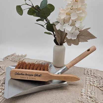 Personalisiertes Kehrset Polterabend, Scherben bringen Glück Handfeger, Hochzeitsgeschenk mit Gravur Namen