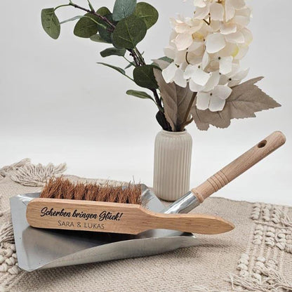 Personalisiertes Kehrset Polterabend, Scherben bringen Glück Handfeger, Hochzeitsgeschenk mit Gravur Namen