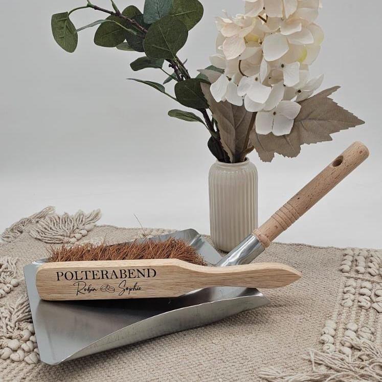 Personalisiertes Kehrset Polterabend Geschenk, Handfeger und Schaufel mit Gravur Namen, Hochzeitsgeschenk