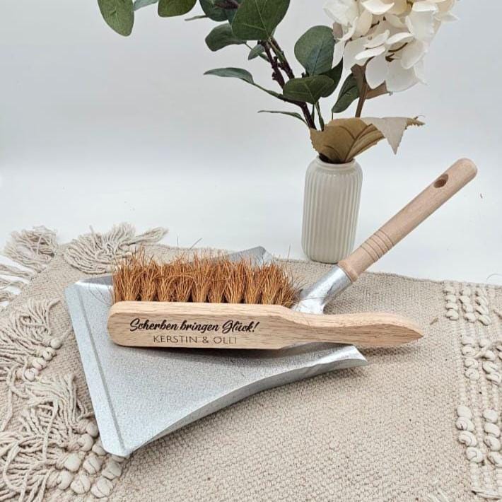 Personalisiertes Kehrset Polterabend, Scherben bringen Glück Handfeger, Hochzeitsgeschenk mit Gravur Namen