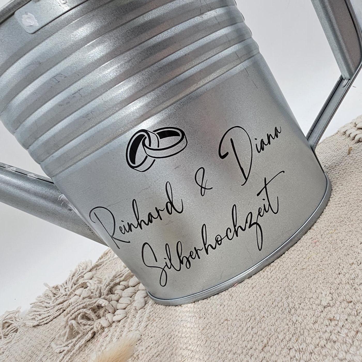 Personalisierte Gießkanne zur Silberhochzeit – Geldgeschenk 25 Jahre – Zinkgießkanne mit Namen & Datum – Geschenkidee Gartenhochzeit