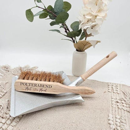 Personalisiertes Kehrset Polterabend Geschenk, Handfeger und Schaufel mit Gravur Namen, Hochzeitsgeschenk