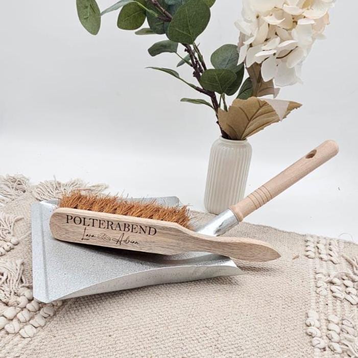 Personalisiertes Kehrset Polterabend Geschenk, Handfeger und Schaufel mit Gravur Namen, Hochzeitsgeschenk