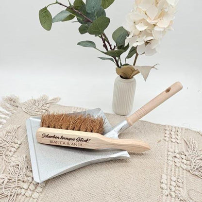 Personalisiertes Kehrset Polterabend, Scherben bringen Glück Handfeger, Hochzeitsgeschenk mit Gravur Namen