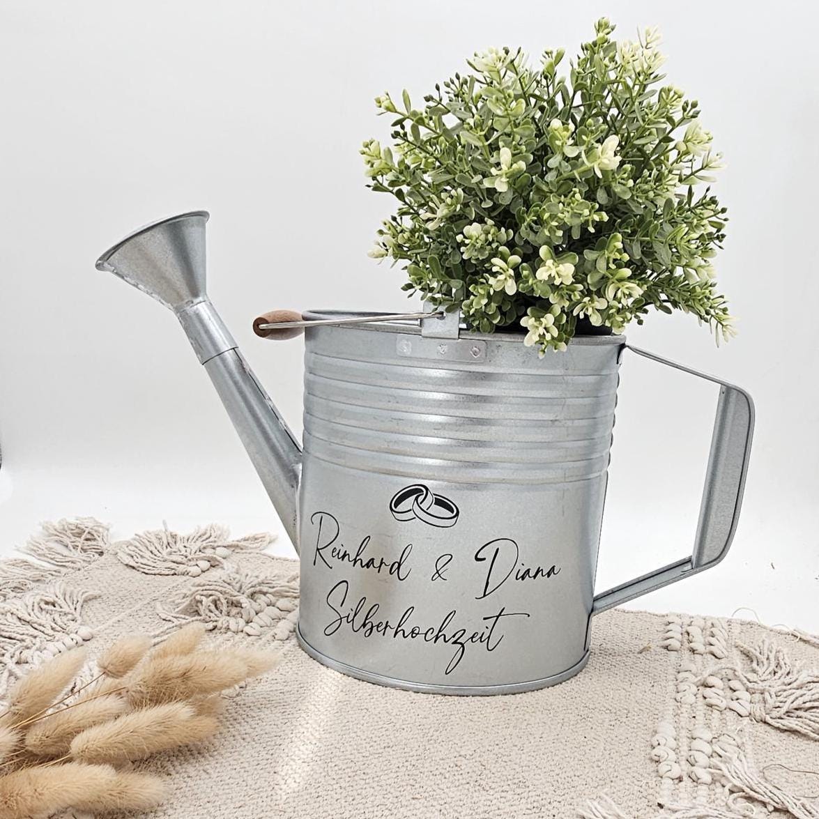 Personalisierte Gießkanne zur Silberhochzeit – Geldgeschenk 25 Jahre – Zinkgießkanne mit Namen & Datum – Geschenkidee Gartenhochzeit