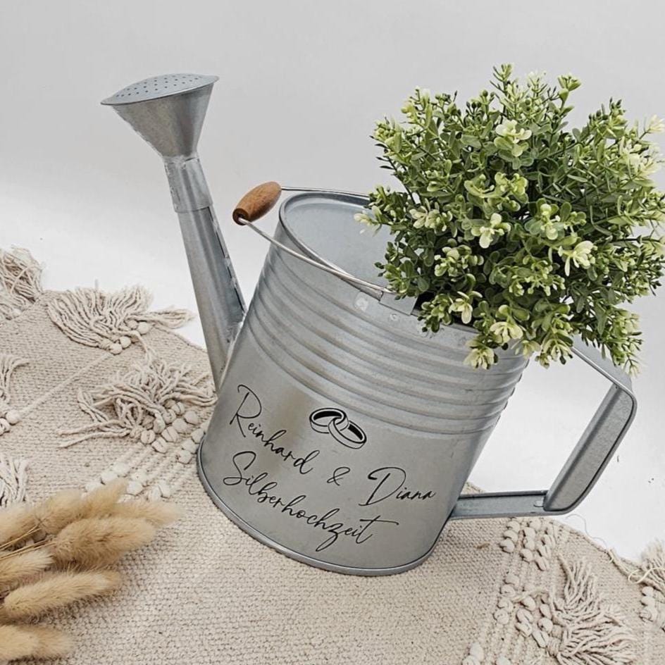Personalisierte Gießkanne zur Silberhochzeit – Geldgeschenk 25 Jahre – Zinkgießkanne mit Namen & Datum – Geschenkidee Gartenhochzeit