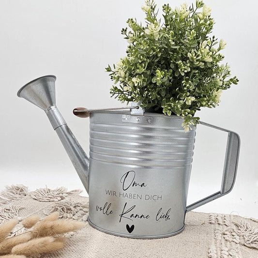 Personalisierte Gießkanne mit Wunschname | Wir haben dich volle Kanne lieb | Geschenk für Mama Oma Opa Papa | Zinkkanne Muttertag Vatertag