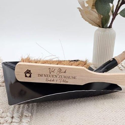 Geschenk zum Einzug Kehrset personalisiert, Viel Glück im neuen Zuhause, Handfeger mit Namen Gravur
