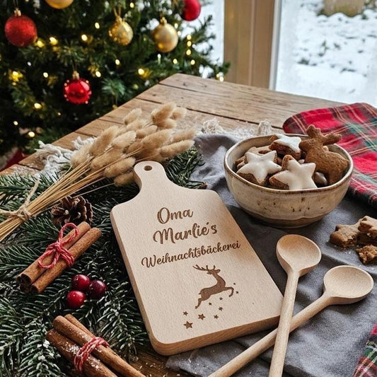 Personalisiertes Holzbrettchen Weihnachtsbäckerei mit Name, Schneidebrett graviert Geschenk Oma Mama Plätzchen backen Weihnachten