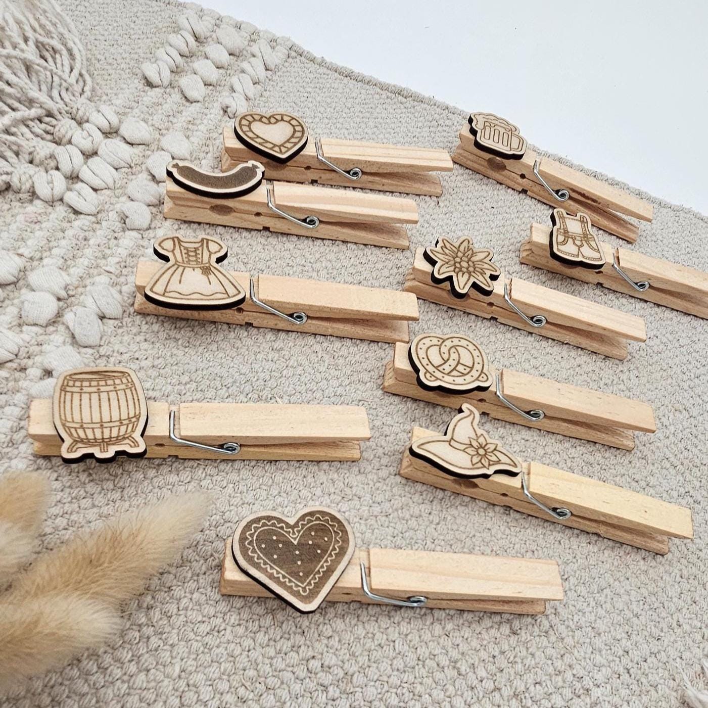 Wäscheklammern Oktoberfest Holz mit Motiven | Trachten Klammern Namensschild Dirndl Lederhose | Oktoberfest Deko Tischdeko Anstecker
