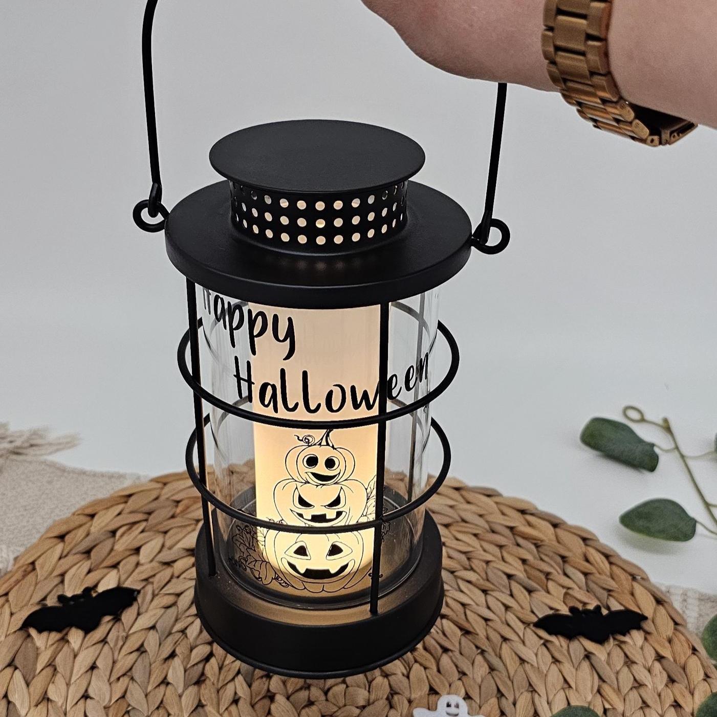 Happy Halloween Laterne Kürbis Deko Schwarz | LED Windlicht mit Kürbis Turm Motiv | Gruselige Herbst Tischdeko Geschenk