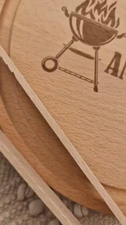 Personalisiertes Grillbrett mit Gravur – Rundes Schneidebrett aus Holz für Grillmeister – Steakbrett mit Name – Geschenk für Männer Vatertag