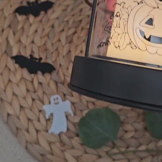 Happy Halloween Laterne Kürbis Deko Schwarz | LED Windlicht mit Kürbis Turm Motiv | Gruselige Herbst Tischdeko Geschenk