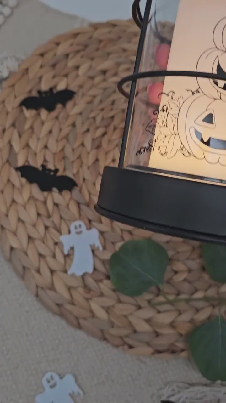 Happy Halloween Laterne Kürbis Deko Schwarz | LED Windlicht mit Kürbis Turm Motiv | Gruselige Herbst Tischdeko Geschenk