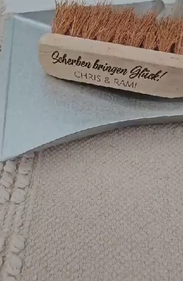 Personalisiertes Kehrset Polterabend, Scherben bringen Glück Handfeger, Hochzeitsgeschenk mit Gravur Namen