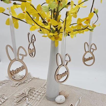 Personalisierter Osteranhänger aus Holz mit Name